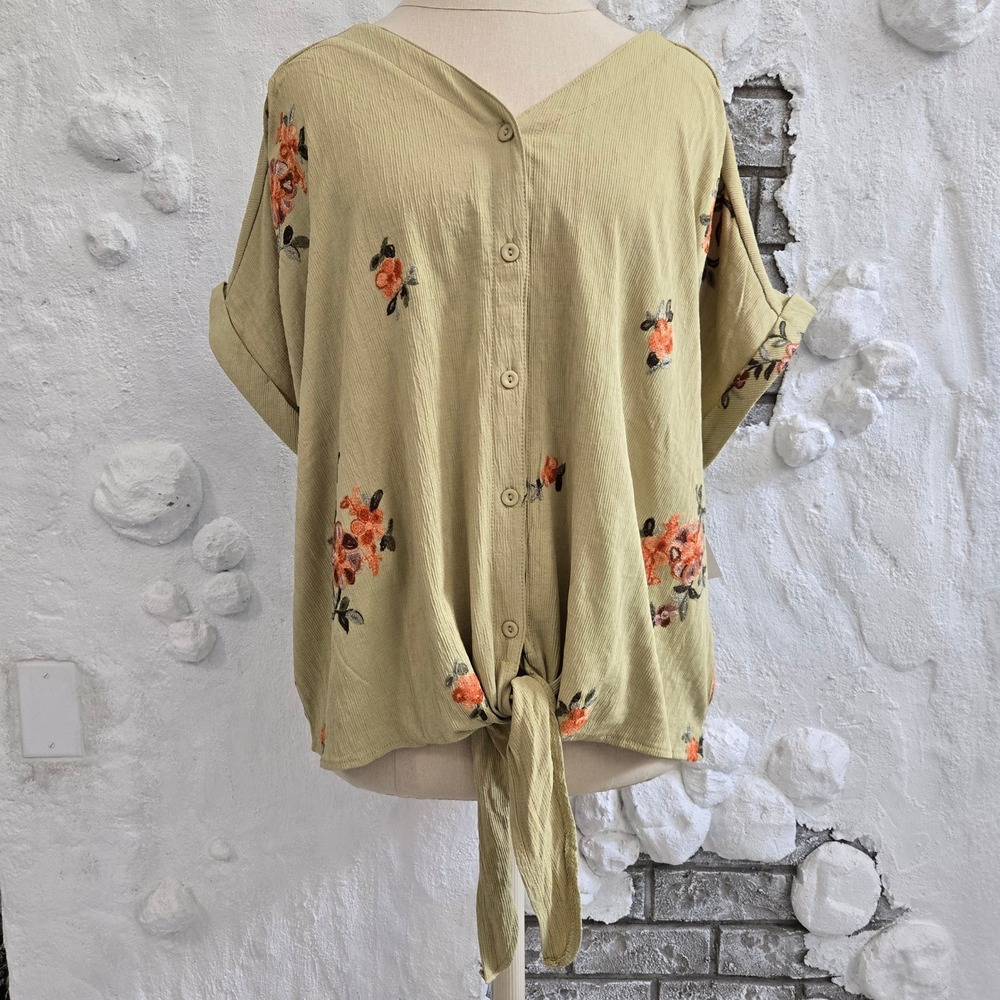 NWT Kindred Embroidered Floral V Neck Button Front Boho Peasant Cottage Top 3X